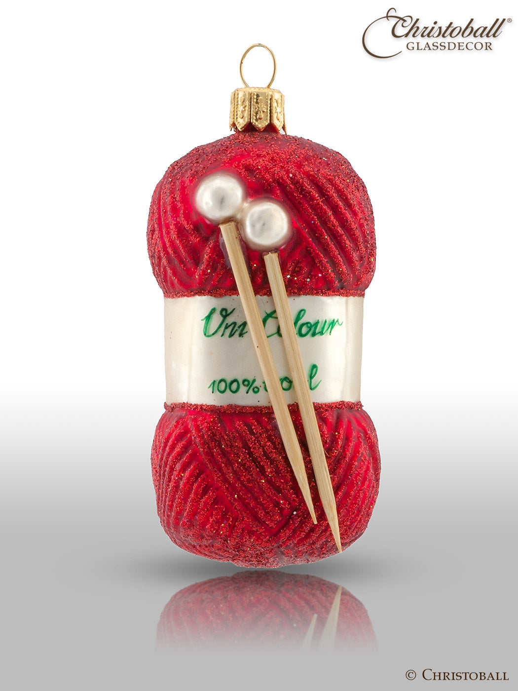 Wollknäuel mit Stricknadeln