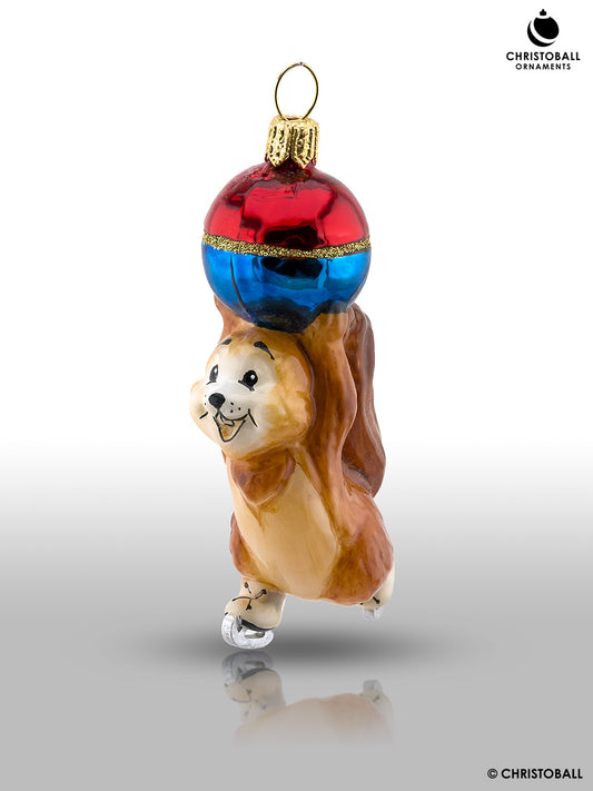 Nostalgia Kollektion - Eichhörnchen mit einer Weihnachtskugel