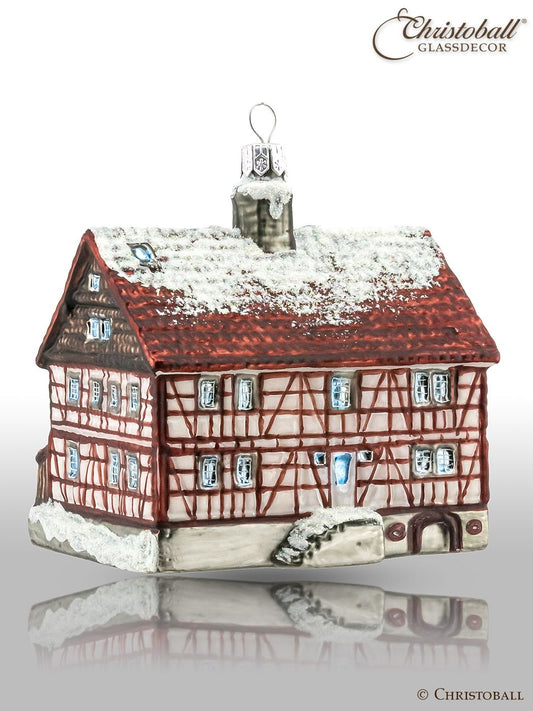 Fachwerk-Haus im Schnee